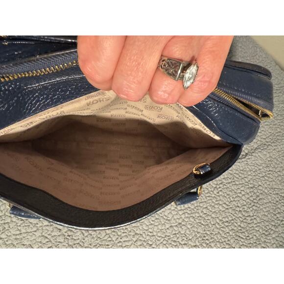 Michael Kors Navy handbag in pebbled leather - Picture 3 of 8